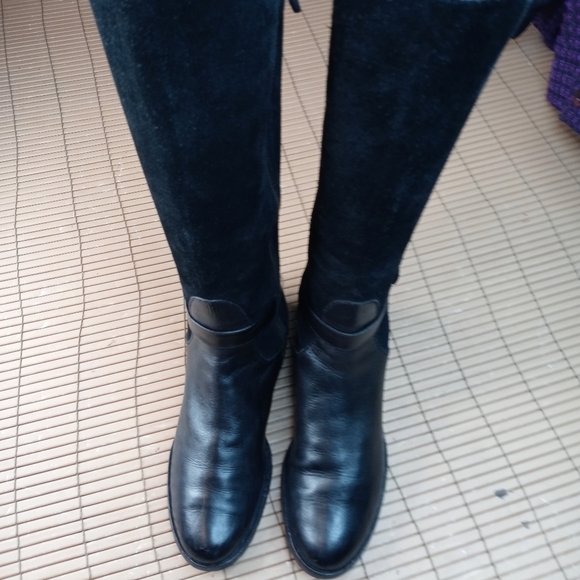Cole Haan NkeAir women's riding boots. Black leather and suede 16" tall side zip - Picture 6 of 11